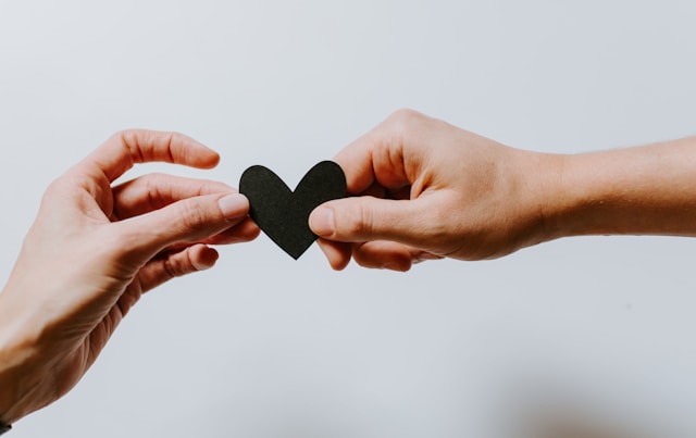 How to Navigate Long-Distance Relationships in a Digital Age