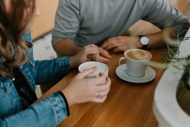 You are currently viewing 7 Signs You Should Cut Her Off in the Talking Stage