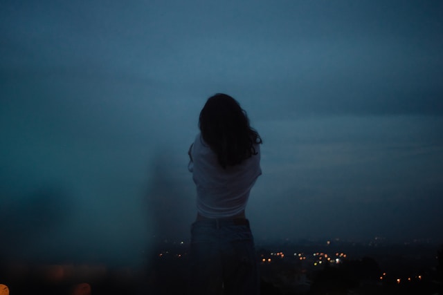 You are currently viewing How to let her go: 3 Simple steps to stop thinking about her