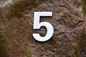 Read more about the article 5 Clear Signs You’re Forcing a Relationship
